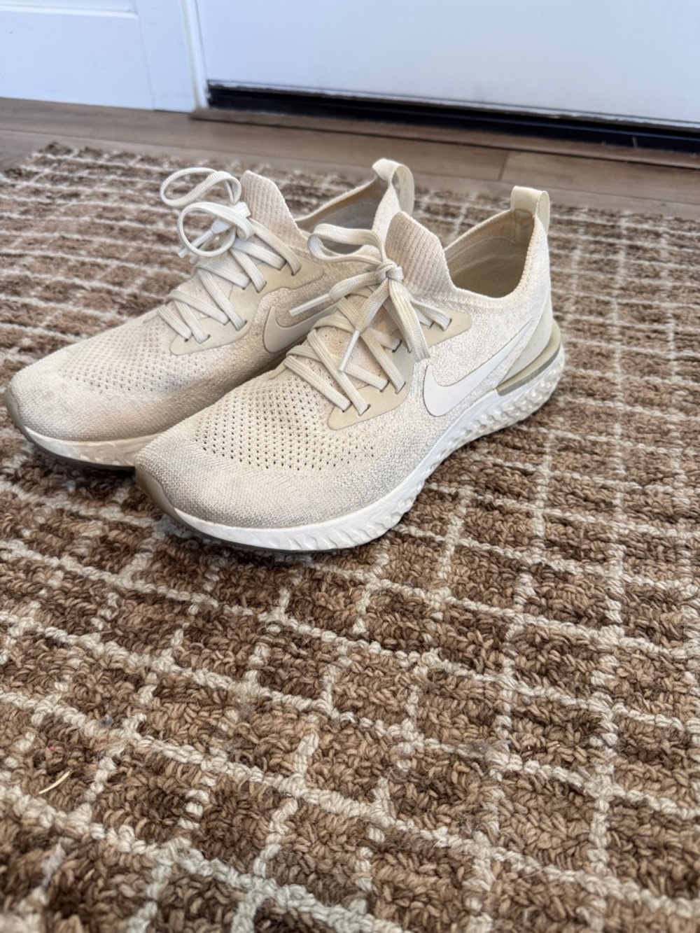 Nike Women’s Neutral/Off-White Epic React Flyknit
